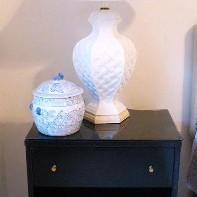 Modern Black Side Table / White Lattice Ceramic Lamp/ Vintage Ginger Pot with Foo Dog Handle