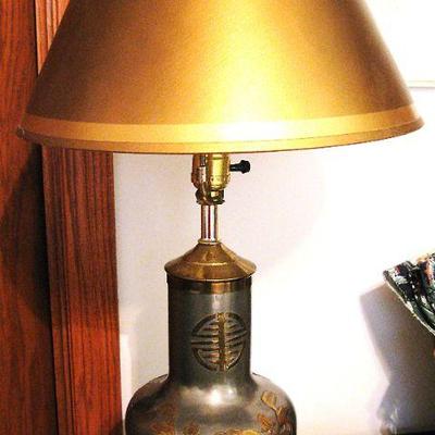 Vintage Oriental Chinoiserie Metal With Gold Table Lamp