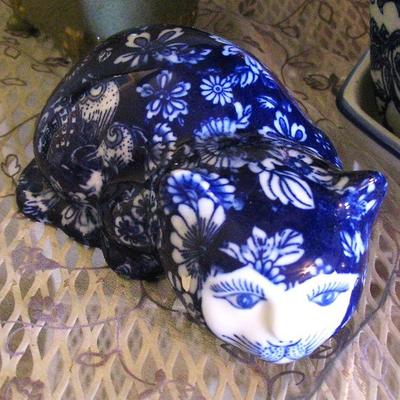 Vintage Chinoiserie Crouching Cat