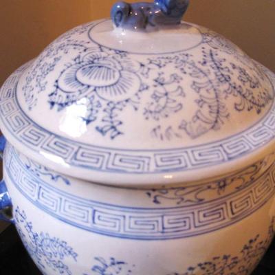 Vintage Pair of Chinese Blue And White Twisted Lotus Rice Ginger Jars With Foo Dog Handle