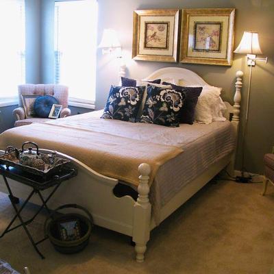 White Milk Wash Four Poster Queen with Sealy Posturepedic Adjustable Frame Mattress (Very Nice)