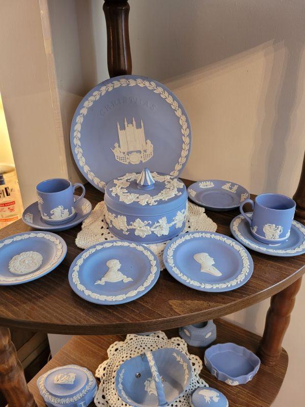 FANTASTIC WEDGWOOD LOVERS FALL RIVER ESTATE SALE SUN JAN 28TH ANTIQUES, WEDGWOOD GALORE, MID