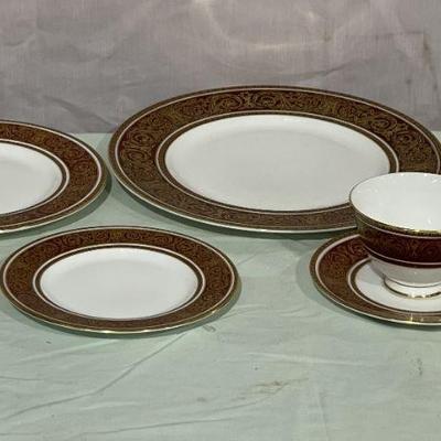 "Buckingham" Royal Doulton China  11 place setting (57 pc)