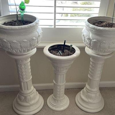 3 ceramic plant stands/pots