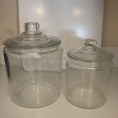 set of glass containers w/lids
