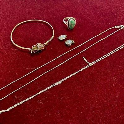 Lot 065-J: Small Sterling Jewelry Assortment

Features: A small assortment of sterling jewelry. All pieces are marked 925 or Sterling.
