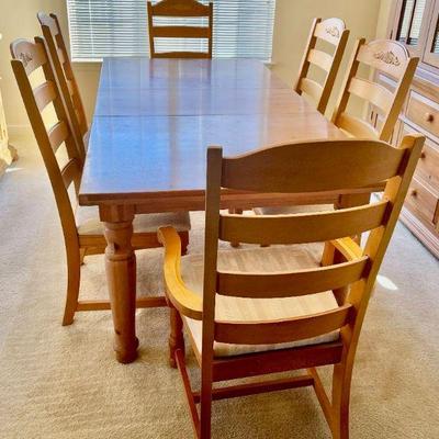 Lot 013-DR: Broyhill Dining Table with 6 Chairs 

Features: 
â€¢	Lafayette Dining table and 6 â€œFontanaâ€ Wash Pine chairs
â€¢...
