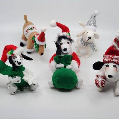Lot 109-AL: Annalee Dog Collection and a Few Strays

Includes: 
â€¢	2009 6â€ Snowflake Puppy Hound (963009).
â€¢	2015 6â€ Santa Pup...
