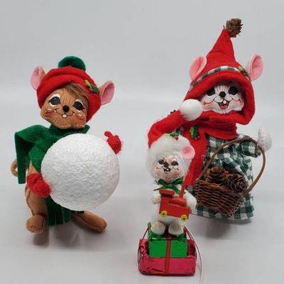 Lot 123-AL: Annalee Mice Bearing Good Cheer

Includes:
â€¢	2016 3â€ Christmas Morning Mouse w/ Train Ornament (n/a).
â€¢	2016 6â€...