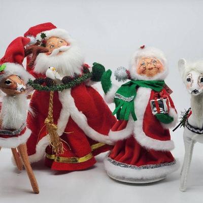 Lot 103-AL: Annalee North Pole Residents with Sparkle Lot

Includes: 
â€¢	2004? 11.5â€ Santa in Red Confetti Suit (n/a).
â€¢	2013 9â€...