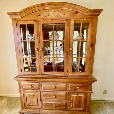 Lot 012-DR: Broyhill Vignette #2

Features: 
â€¢	From Havertys
â€¢	2 piece - Lafayette Pine Buffet and Hutch and pictured glassware
â€¢...