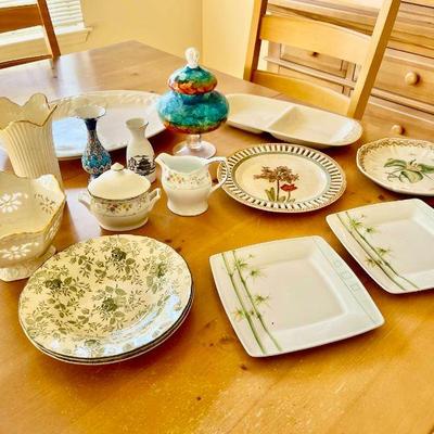 Lot 025-LR: Ceramic Assortment

Features: 
â€¢	Various floral and plant print plates, serving dishes, vases, and platters
â€¢	16 pieces...