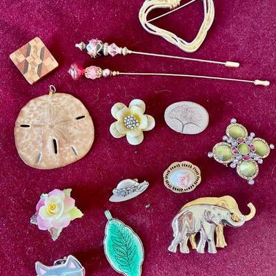 Lot 062-J: Pins, Hatpins and Pendants

Features:  An assorted collection of costume pins, hatpins and pendants. Please refer to photos...