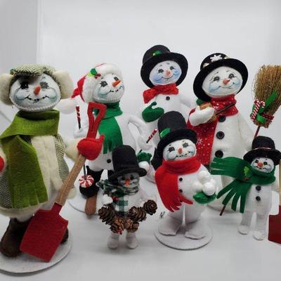 Lot 100-AL: Annalee Snowmen Collection

Includes: 
â€¢	2006 9â€ Snowman with Corncob Pipe and Glittering Broom (n/a).
â€¢	2011 4â€...