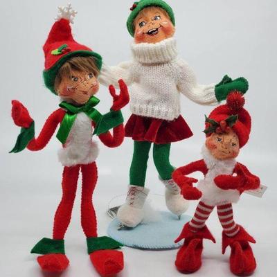 Lot 117-AL: Annalee Ice-Ready Trio

Includes: 
â€¢	2004 6.5â€ Elf w/ Striped Leggings (n/a).
â€¢	2016 9â€ Snowflake Elf â€“ Red...