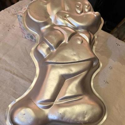 $5 Disney 1978 Cake or jello mold