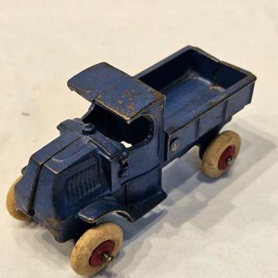 https://www.auctionninja.com/stress-free-estate-services-llc/sales/details/timeless-antique-toys-sport-memorabilia-and-collectibles-aucti...