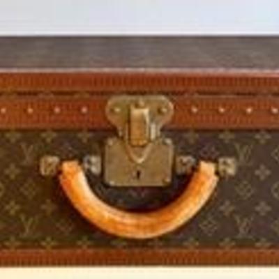 Louis Vuitton LV Monogram Alzer Suitcase.

Measures 27.75