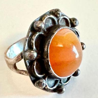 Vintage Silver and Agate Ring 

Size 6.5/6