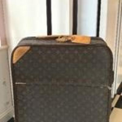Louis Vuitton Luggage / Rolling Suitcase measures 18 x 28 x 10 inches