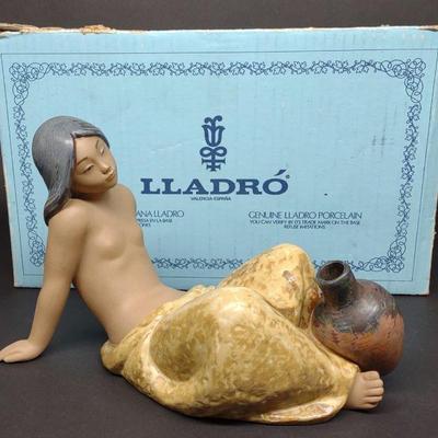 Lladro Alida #2147 Porcelain Gres Figurine w/ Box