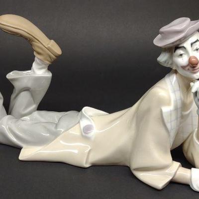 Lladro Clown & Ball #4618 Porcelain Figurine