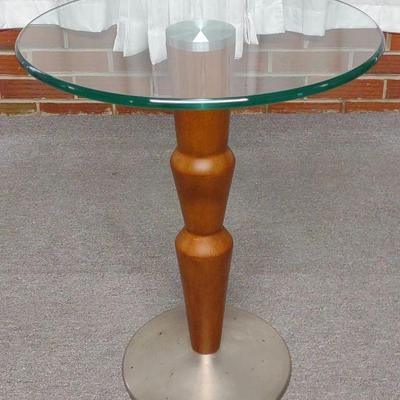 Tapered Round Glass Top Accent Table