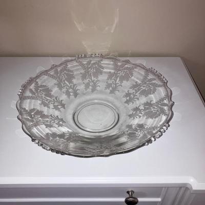 Exquisite etched glass Vintage Bowl