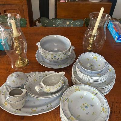 Quimper dinner service