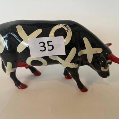 35:Cows on Parade Chicago Ceramic Cow Hugs & Smooches
