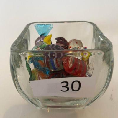 30:Glass dish with glass candies
