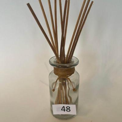 48:Glass diffuser with reeds
