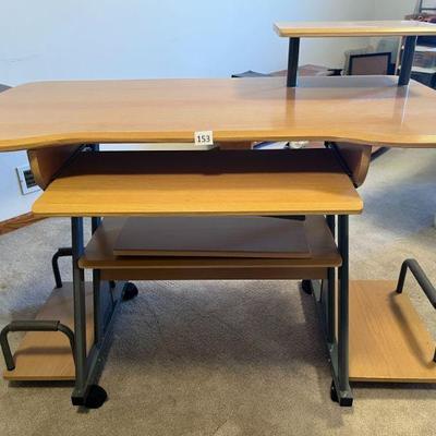 153:Computer Desk
