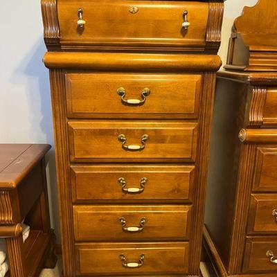 141:Rock City Furniture Solid Wood Lingerie Chest
