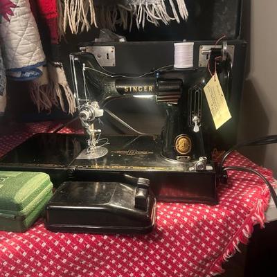 Singer Featherweight works!