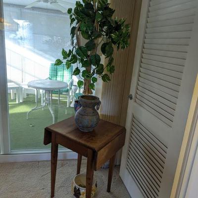 FOLDING TABLE AND FAUX PLANT 
