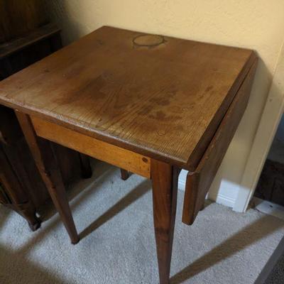 WOOD END TABLE 