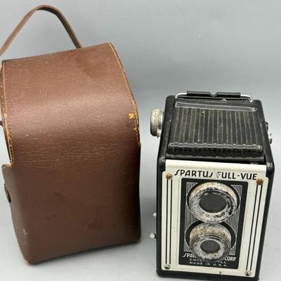 Spartus Full-Vue Camera With Case
