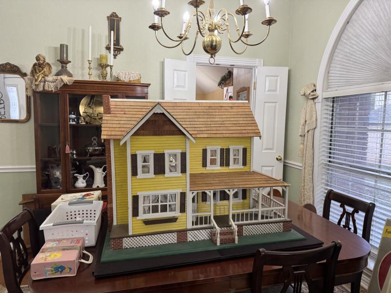 Retro Betties Hurst estate sale