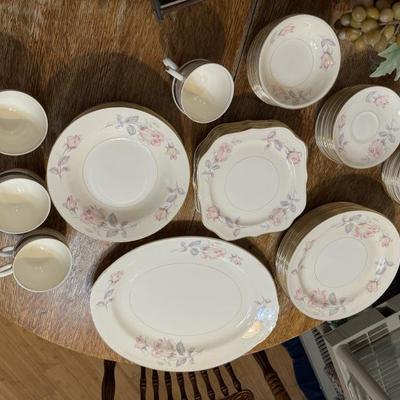 Eggshell Nautilus USA 156 piece china set 
