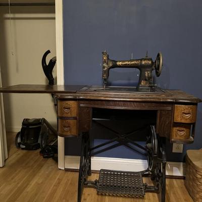 White Family Rotary USA Sewing machine