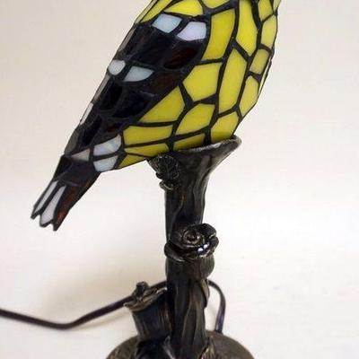 1077	CONTEMPORARY LEADED GLASS TABLE LAMP IN THE FASHION OF A BIRD, APPROXIMATELY 13 1/2 IN H
