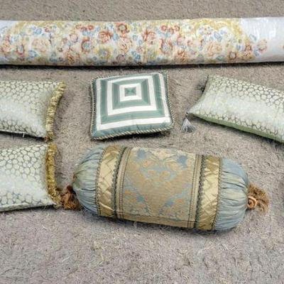 1181	ASSORTED DECORATIVE PILLOWS
