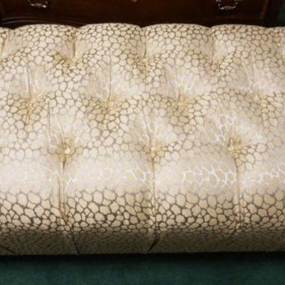 1141	OVER SIZED UPHOLSTERED OTTOMAN WITH TUFTED TOP
