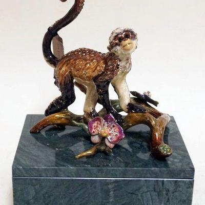 1059	JAY STRONGWATER  MONKEY BUSINESS, SQUIRREL MONKEY ON MARBLE BOX *JESS*
