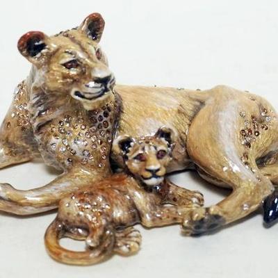 1047	JAY STRONGWATER JUNGLE LIONESS AND CUB FIGURINE *SHEBA*
