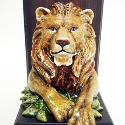 1072	JAY STRONGWATER  JUNGLE LION BOOK END
