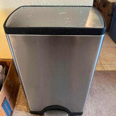 MME165- Simple Human Trash Can 