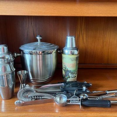 MME183- Barware Accessories & Martha Stewart Steak Knives