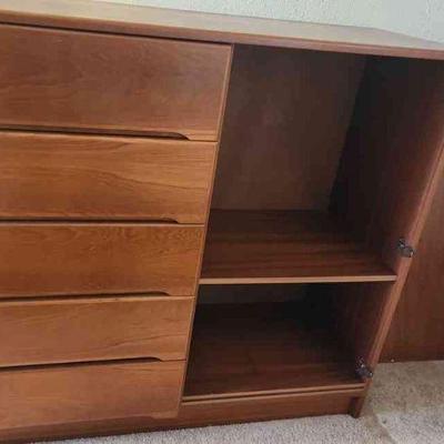 MME229 - 5-Drawer Dresser